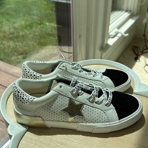 Sneakers Vintage Havana, Size 8, great condition and fun style!